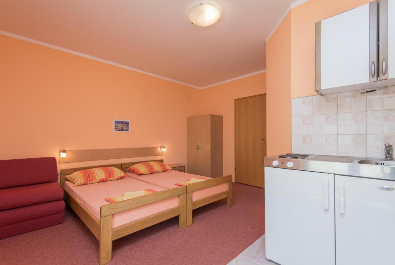 Apartmani Villa Lidija โอเรบิก ภายนอก รูปภาพ